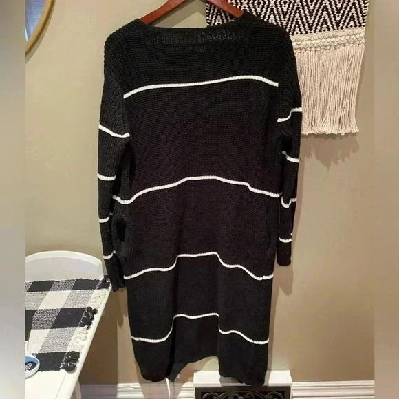 IJOAH KNIT BLACK AND WHITE STRIPE LONG CARDIGAN SIZE M/L - Picture 3 of 6